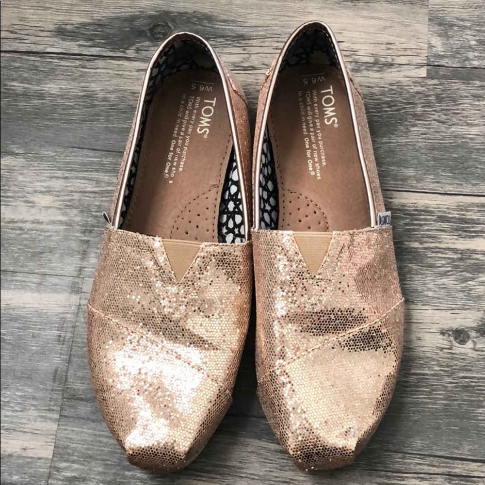 LIKE BRAND NEW! Rose Gold Toms!
